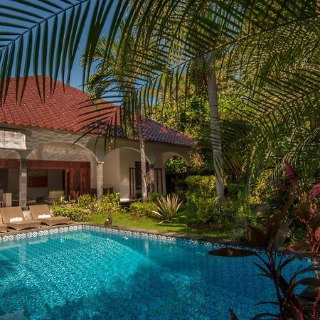 Villa Kelapa ロヴィーナ エクステリア 写真