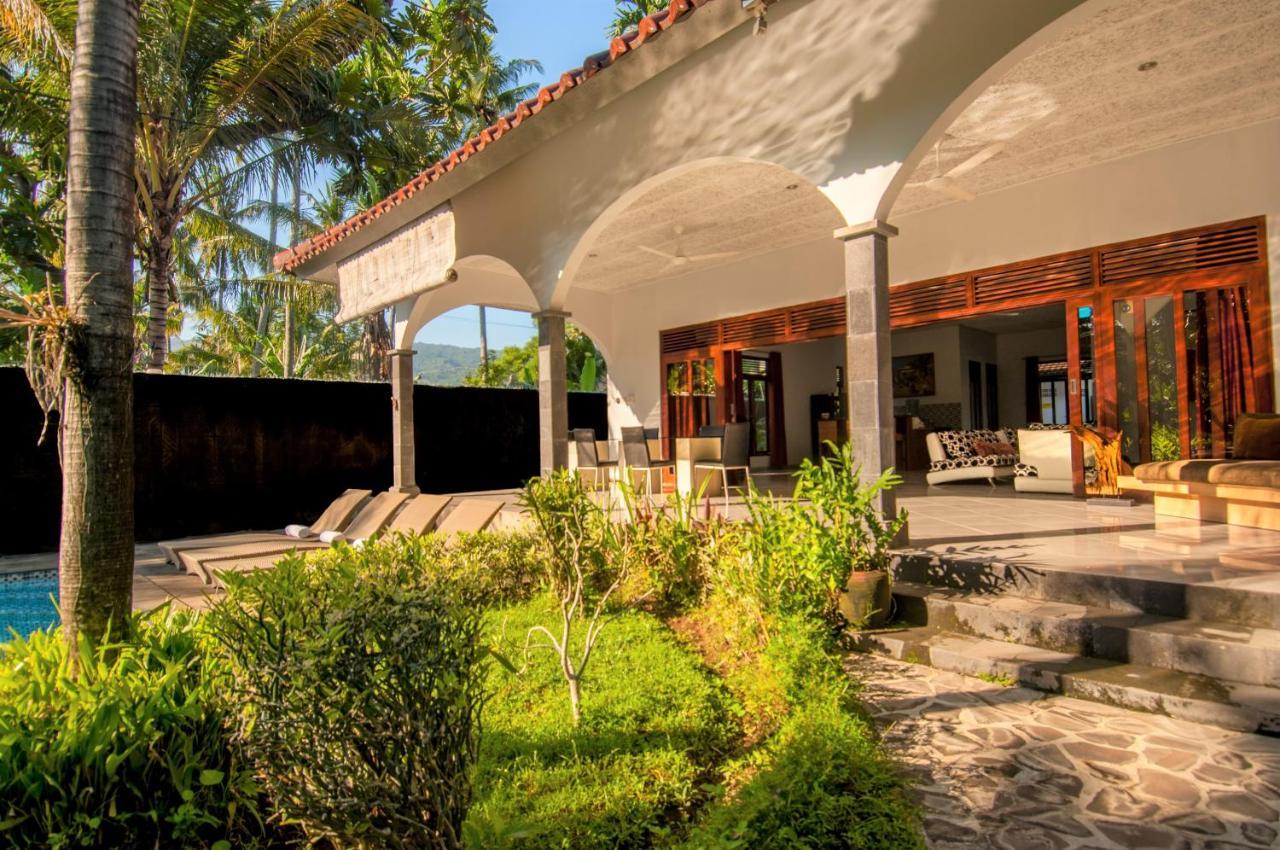 Villa Kelapa ロヴィーナ エクステリア 写真