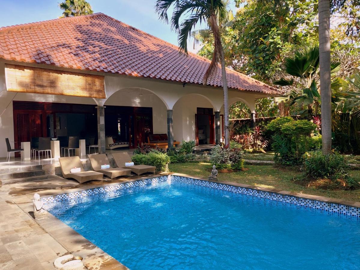 Villa Kelapa ロヴィーナ エクステリア 写真