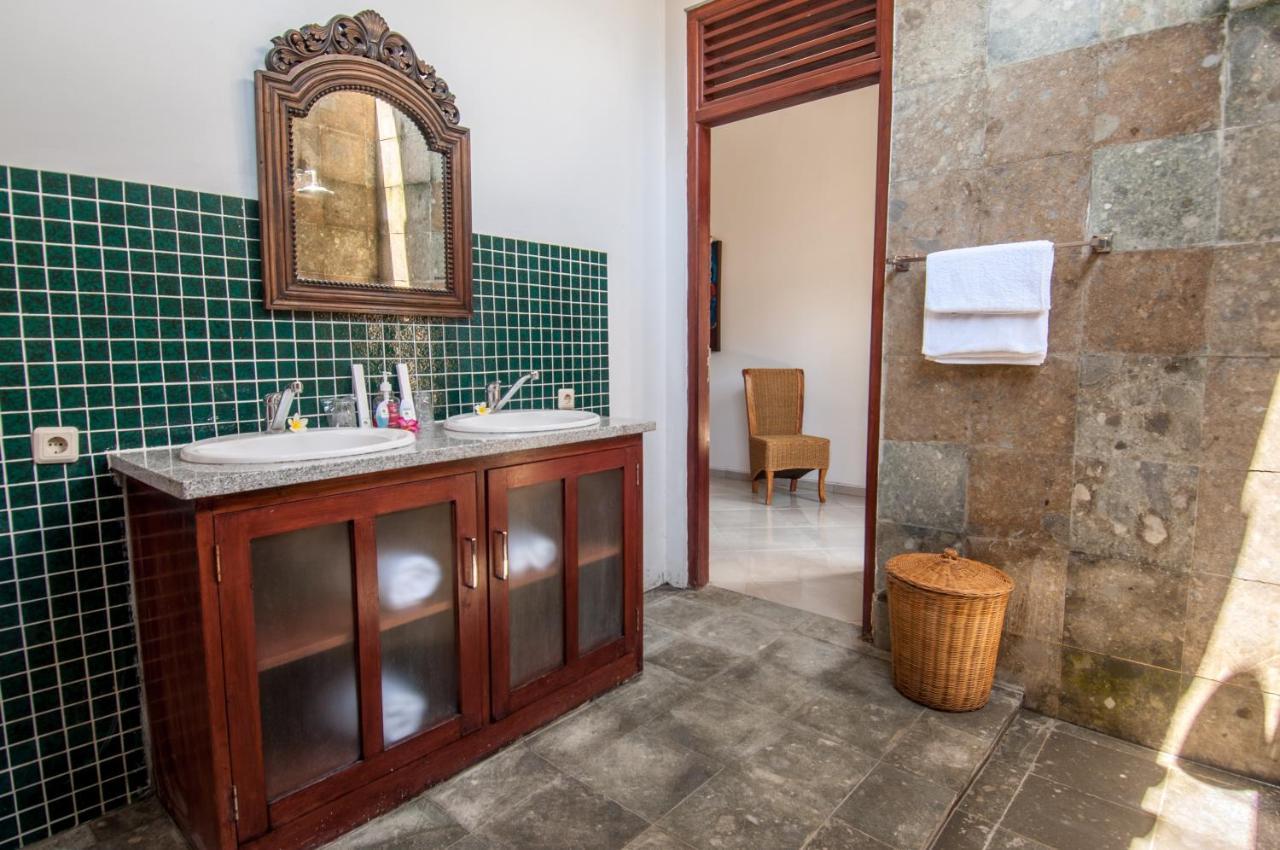 Villa Kelapa ロヴィーナ エクステリア 写真